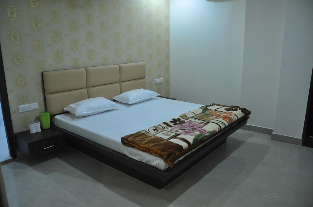 Hotel Silver Stone 루드히아나 객실 사진