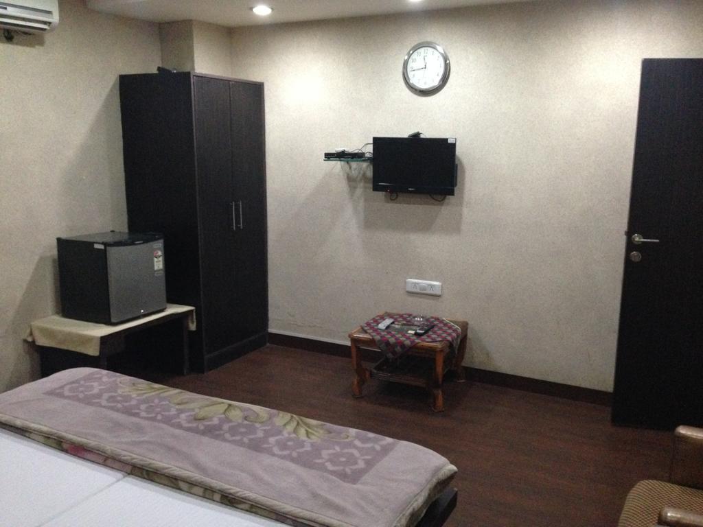 Hotel Silver Stone 루드히아나 객실 사진